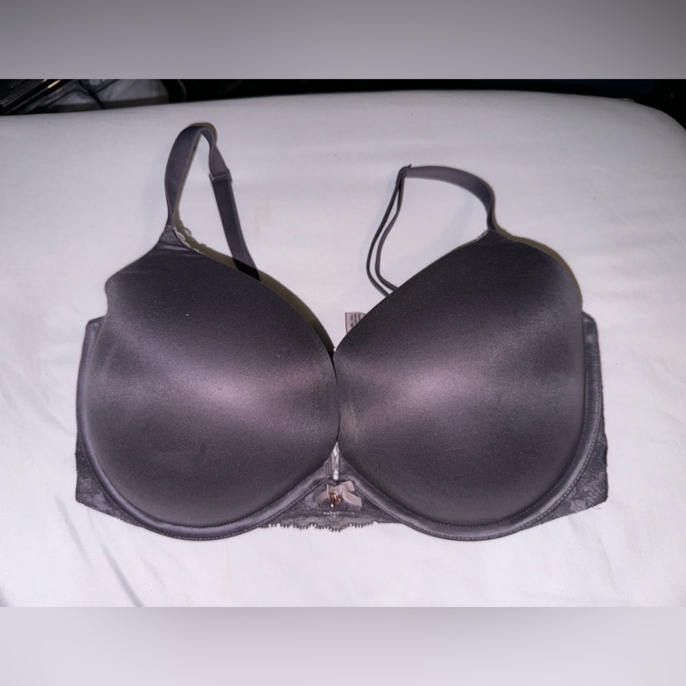 Used Victoria secret bra , size is 36DDD